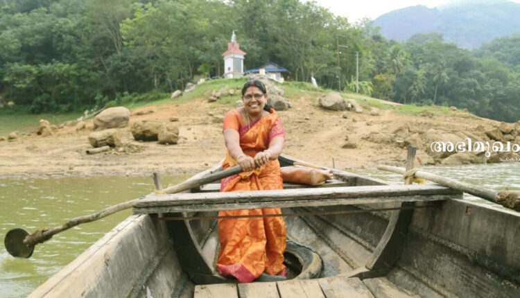 ഉഷാകുമാരി,കുന്നത്തുമല , ushakumari teacher, ഉഷാകുമാരി ടീച്ചര്‍, ഏക അധ്യാപക വിദ്യാലയം