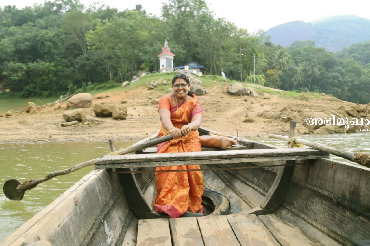 ഉഷാകുമാരി,കുന്നത്തുമല , ushakumari teacher, ഉഷാകുമാരി ടീച്ചര്‍, ഏക അധ്യാപക വിദ്യാലയം