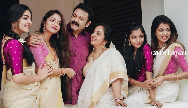 അഹാന, അഹാന, അഹാന കൃഷ്ണകുമാര്‍, സിന്ധു, സിന്ധു കൃഷ്ണകുമാര്‍, ഹന്‍സിക, കൃഷ്ണകുമാര്‍ കുടുംബം, അഹാന അമ്മ, അഹാന കുടുംബം, അഹാന സഹോദരിമാര്‍, കൃഷ്ണകുമാറിന്റെ മക്കള്‍, ahana, ahana krishnakumar, krishnakumar ahana, sindhu, sindu, sindhu krishnakumar, ahana amma, ahana krishnakumar sindhu krishnakumar, ahana krishnakumar, hansika, hansika krishnakumar, hansika sindhu, hansika sindu, hansika ahana, ahana hansika, interview, abhimukham, ahana cyber bullying, sindhu krishnakumar cyber bullying