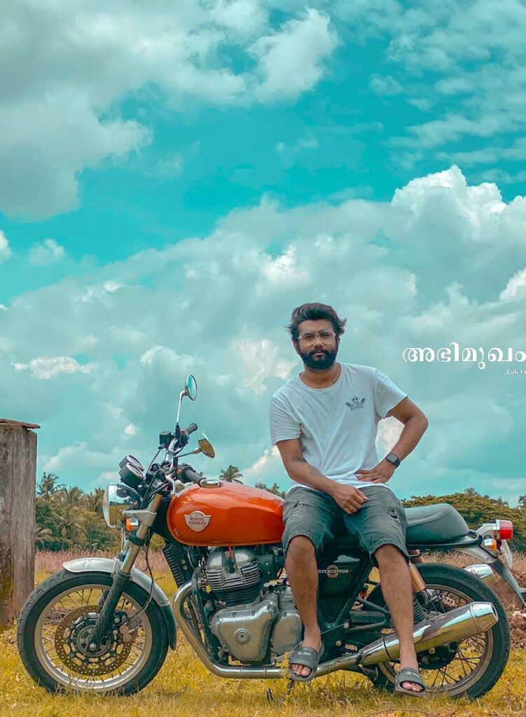 അക്ഷയ് ബാബു, royal enfiled bullet rider, royal enfield himalayan rider, thrissur bullet rider