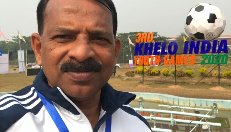 സതീവന്‍ ബാലന്‍ ജീവചരിത്രം, സതീവന്‍ ബാലന്‍ അഭിമുഖം, സതീവന്‍ ബാലന്‍ ഇന്റര്‍വ്യൂ, സതീവന്‍ ബാലന്‍ ഫുട്‌ബോള്‍ ജീവിതം, സതീവന്‍ ബാലന്‍ ഫുട്‌ബോള്‍ കോച്ച്, സതീവന്‍ ബാലന്‍ ഫുട്‌ബോള്‍ പരിശീലകന്‍, സതീവന്‍ ബാലന്‍ ക്യൂബ, സതീവന്‍ ബാലന്‍ സന്തോഷ് ട്രോഫി, സതീവന്‍ ബാലന്‍ എംജി യൂണിവേഴ്‌സിറ്റി ഫുട്‌ബോള്‍ കോച്ച്, കേരള ഫുട്‌ബോള്‍ കോച്ച് സതീവന്‍ ബാലന്‍, ജികെഎഫ്‌സി കോച്ച്, ജികെഎഫ്‌സി അസിസ്റ്റന്റ് പരിശീലകന്‍, തടിമിടുക്കില്ല, ടീമിലിടമില്ല; കാലം കരുതിവച്ചത് ടീമിന്റെ പരിശീലക സ്ഥാനം: സതീവന്‍ ബാലന്‍ ജീവിതം പറയുന്നു, satheevan balan, biography, football coach life, football coach satheevan balan, satheevan balan achievements, satheevan balan football achievements, satheevan balan abhimukham, satheevan balan interview, satheevan balan untold story, satheevan balan coach life history,